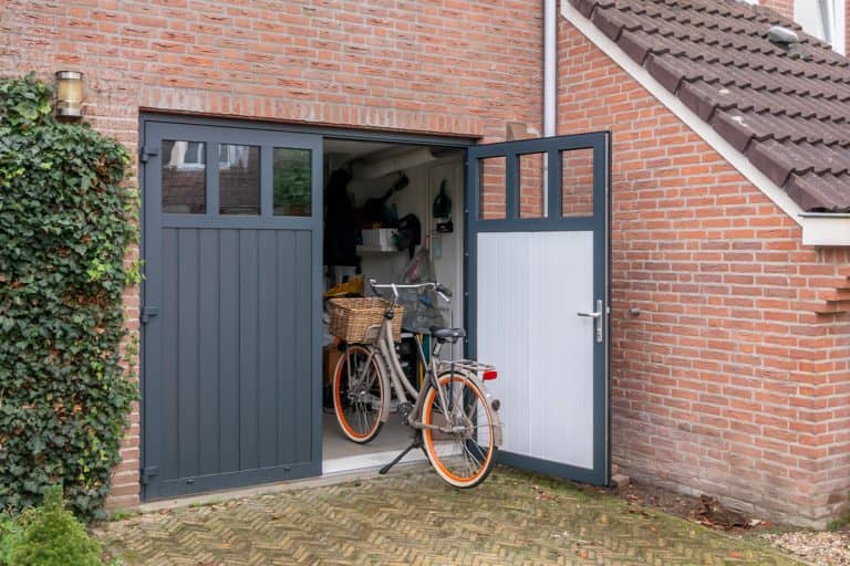 Wanneer kies je voor een openslaande garagedeur?